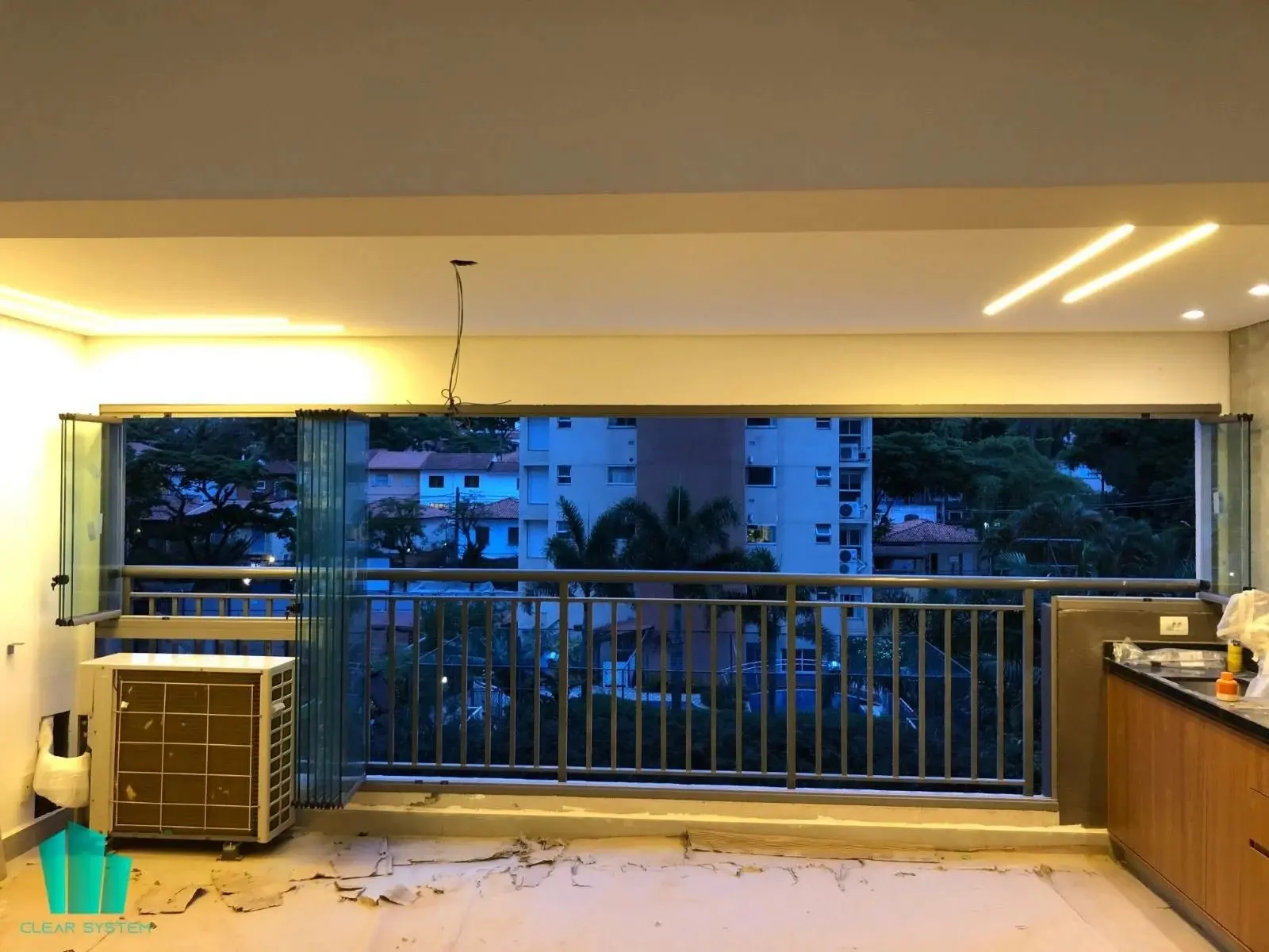 Sacada envidraçada pela Clear System em Vila Mascote, São Paulo
