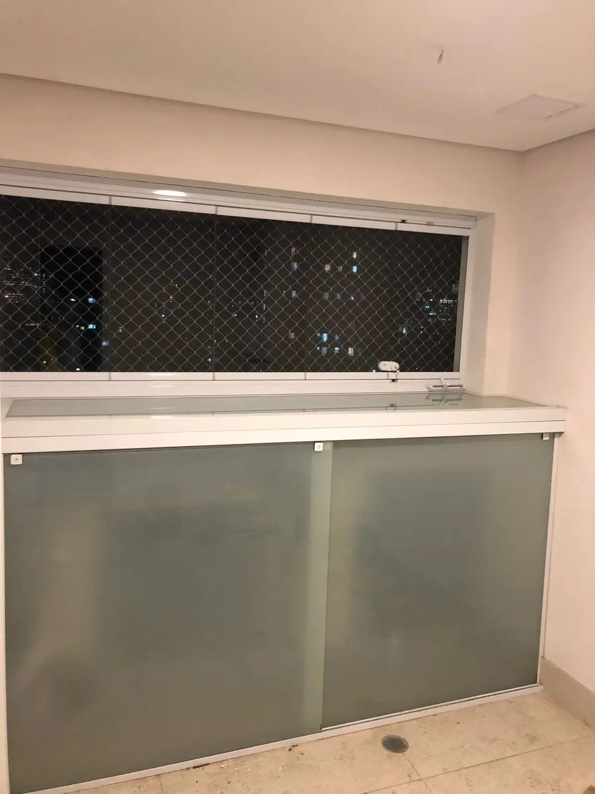 Caixa de ar envidraçada pela Clear System em Campo Belo, São Paulo