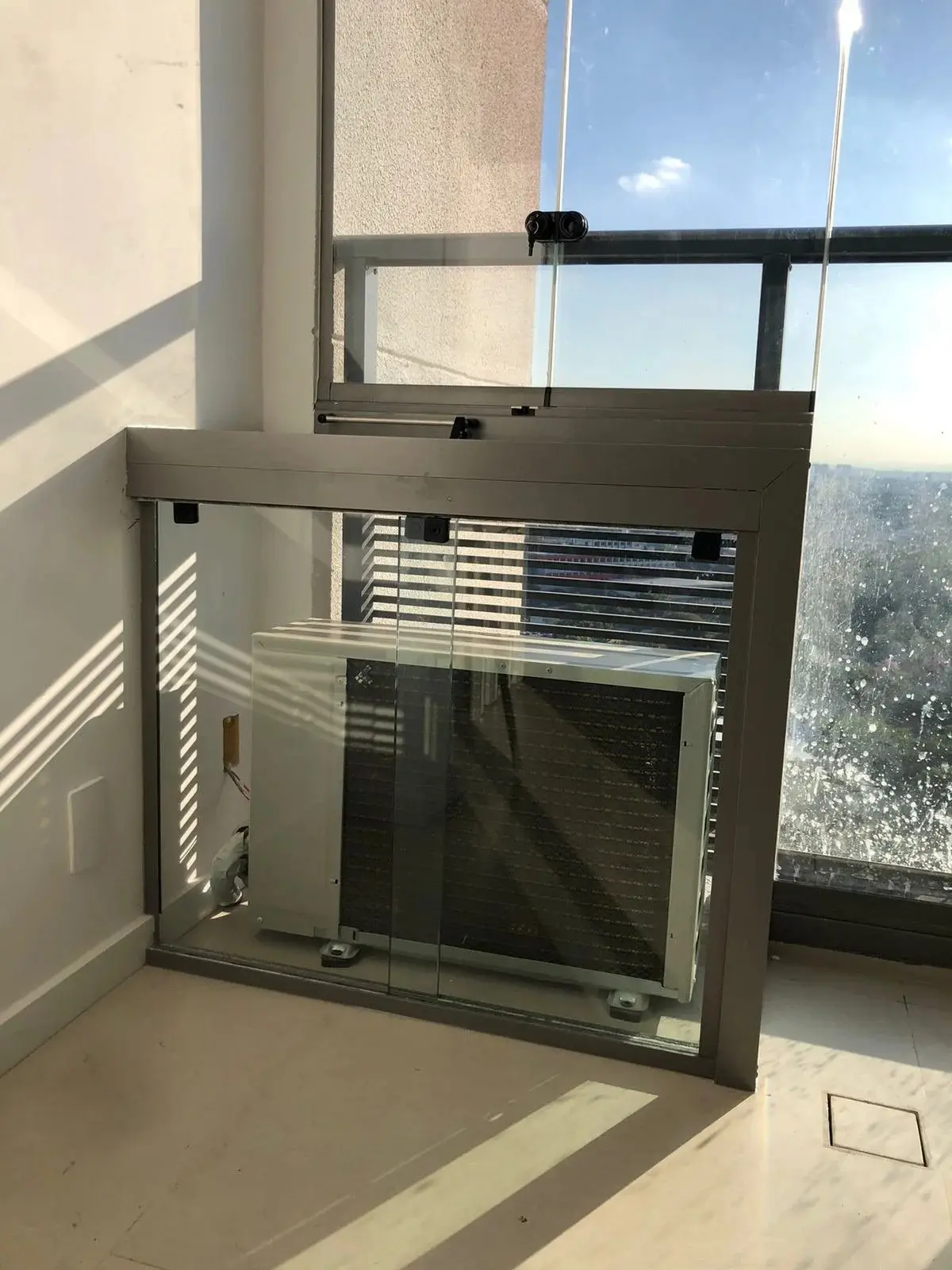 Caixa de ar envidraçada pela Clear System em Vila Mariana, São Paulo